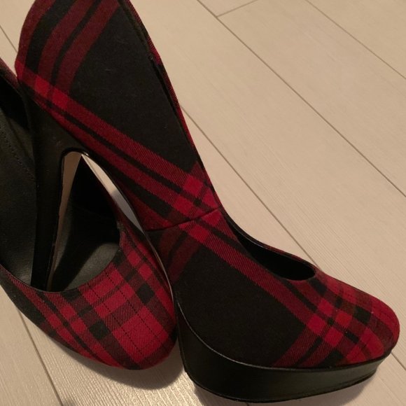 red high heal shoes - Picture 2 of 4